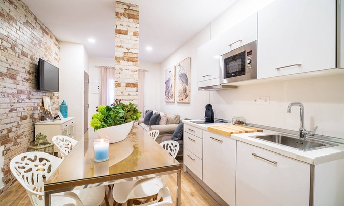 Cruz de Humilladero Apartment | A&S Apartments Malaga-Free Parking and Wifi-a 500 Feria Malaga
