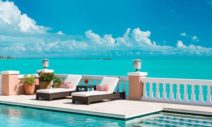 Venetian Road Settlement Villa | A Secluded Mediterranean Villa in the Heart of Turtle Tail