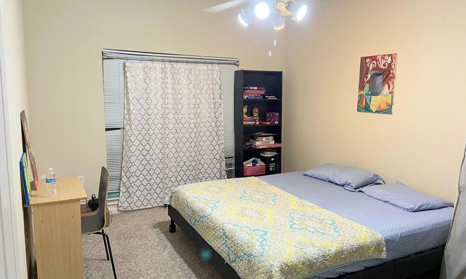 Sugar Land Apartment | A spacious 1-bedroom with bathroom available in a 2-bedroom apartment