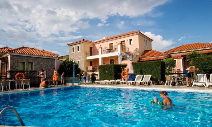 Anaxos Apartment | A spacious and bright studio with balcony no123