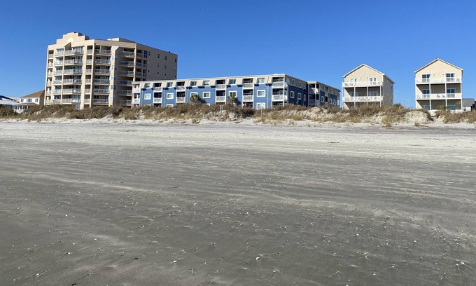 North Myrtle Beach Condo | A Summer Place C5 Ocean Front Beach Retreat
