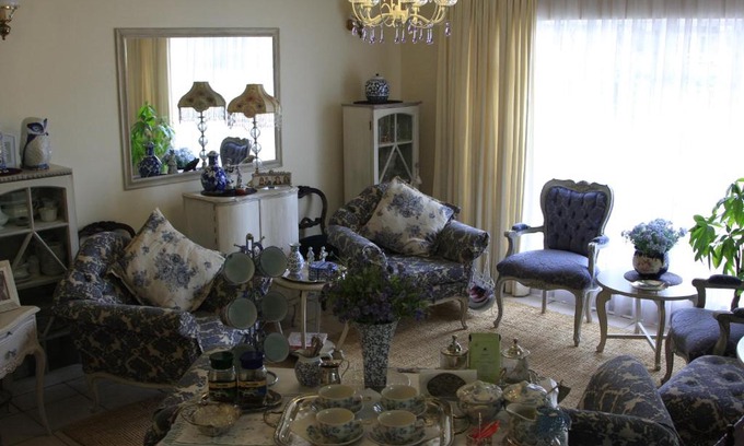 Universitas House | A Summer Place Boutique Guest House