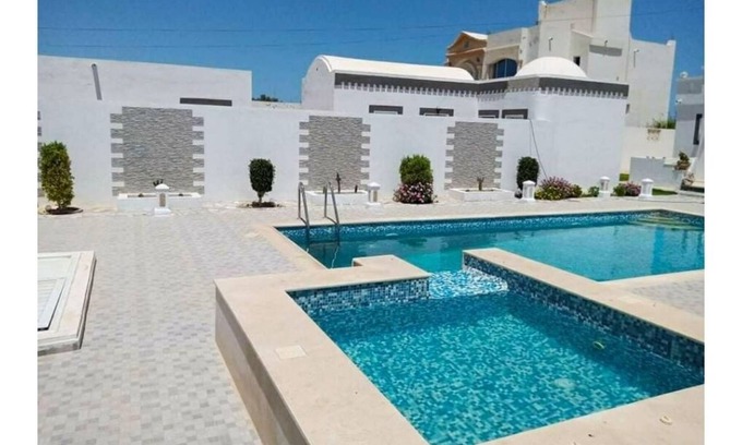 Hawmat al Badawiyin Villa | A superb villa with swimming pool 15 minutes from the beach