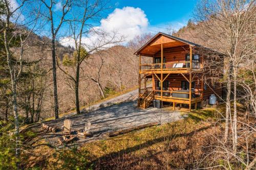 Almond House | A Treehouse View Over Lake