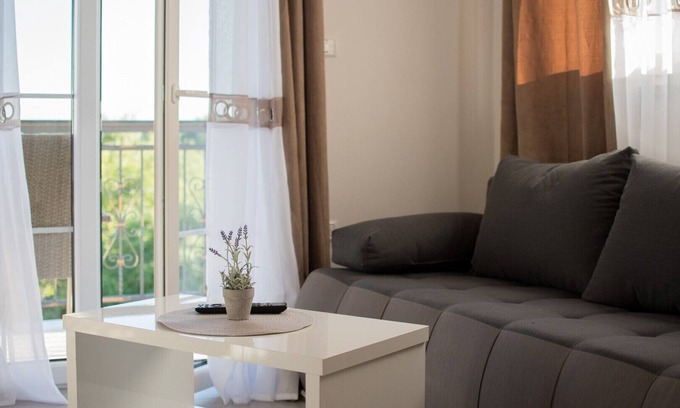 Kaldanija Apartment | A two bedroom holiday apartment with swimming pool - Lavanda 2