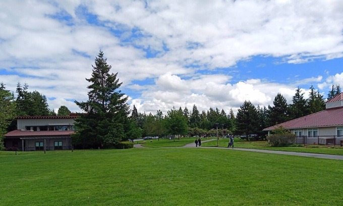 Northeast Bellevue House | A two Kitchen Home in Walking distance to Crossroad Park/Mall, near Microsoft HQ