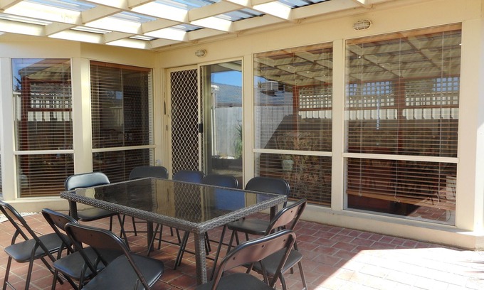 Werribee House | A Unique Holiday Home in between Avalon Airport and Melbourne CBD