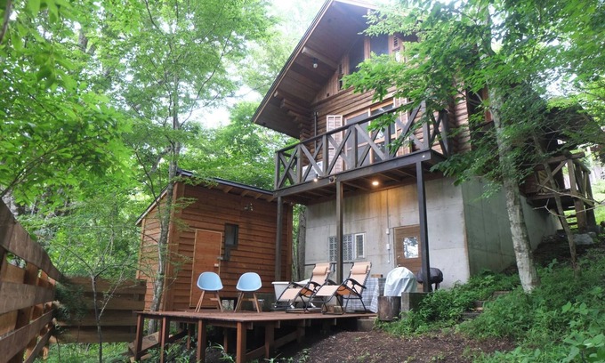 Yamanakako House | A unique log house surrounded by nature with a wood stove and a private sauna hut basementloft av/Minamitsurugun Yamanashi