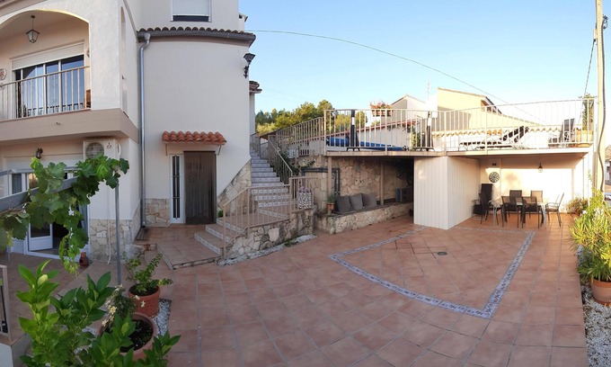 Quesa House | A Wonderful 7 Bedroom Large Detached House with Heated Pool which sleeps 12
