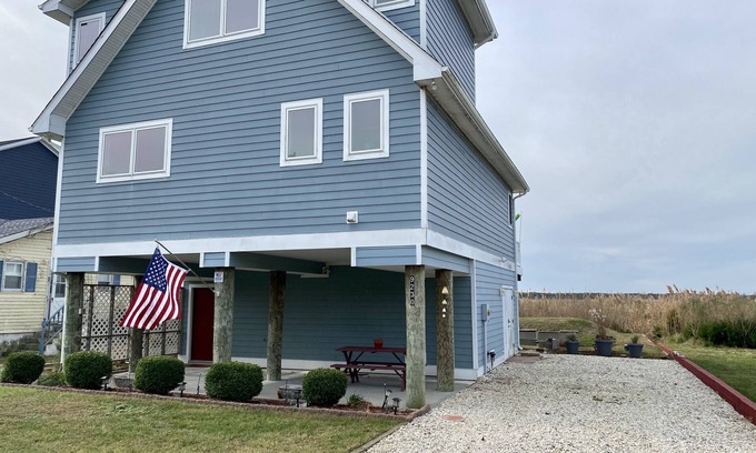 Milford House | A wonderful retreat in this unique bayside village!