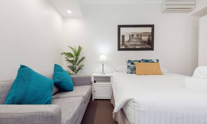 Connolly Apartment | A1 - Stylish, light-filled 2 bed apt. Free Wi-Fi!