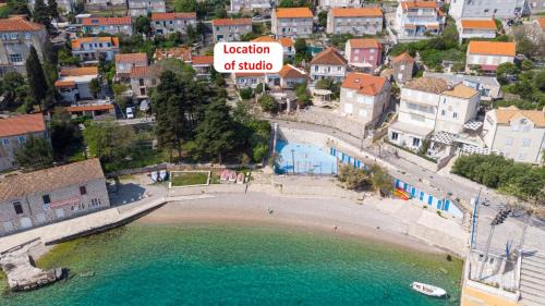 Cove Tri Zala (Zrnovo) Apartment | A2-apartment 50m from the beach with the sea view