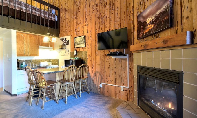 Yosemite West Condo | (A209) Loft Condominiums