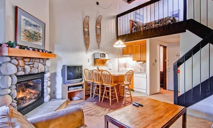 Yosemite West Condo | (A210) Loft Condominiums
