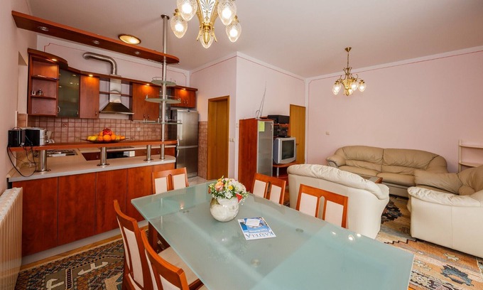 Kastela Apartment | A4 large 150 m2 apt with 4 bedrooms, big balcony,sea view and outside fireplace