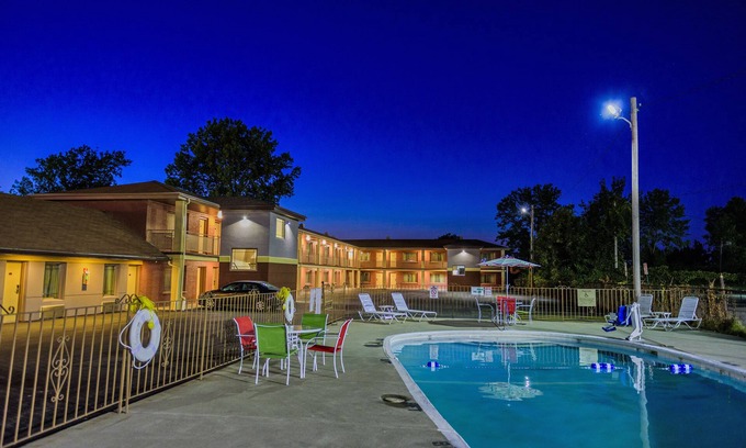 Niagara Falls Hotel | AArya Hotel By Niagara Fashion Outlets