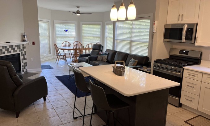 Fontana-on-Geneva Lake Condo | Abbey Ridge Ranch Style Condo Conveniently located in the resort community