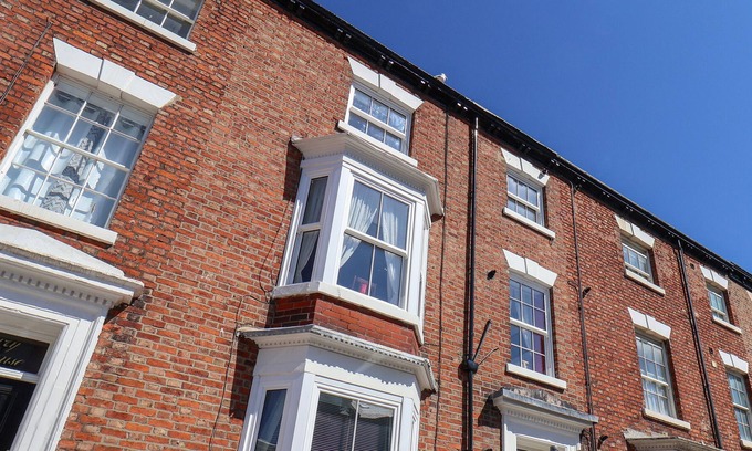 West Cliff Apartment | ABBEY VISTA, family friendly, country holiday cottage in Whitby