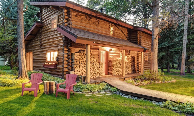 Moose Wilson Road House | Abode at the Aspens | Secluded Fish Creek Mountain Retreat | Hot Tub | Close to Village & Nat. Parks