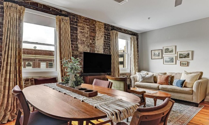 Historic District - North House | Above Broughton St 3002