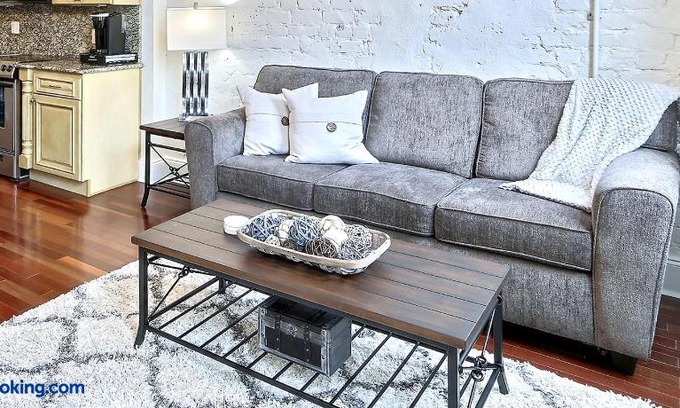Historic District - North House | Above Broughton St 3015B