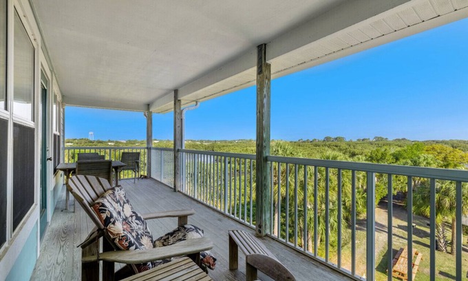 Cedar Key Condo | Above the Rest B301: A spacious penthouse with water views