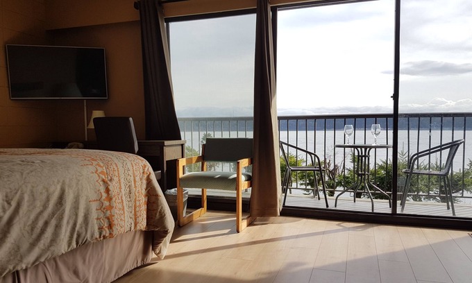 Campbell River Hotel | Above Tide Motel