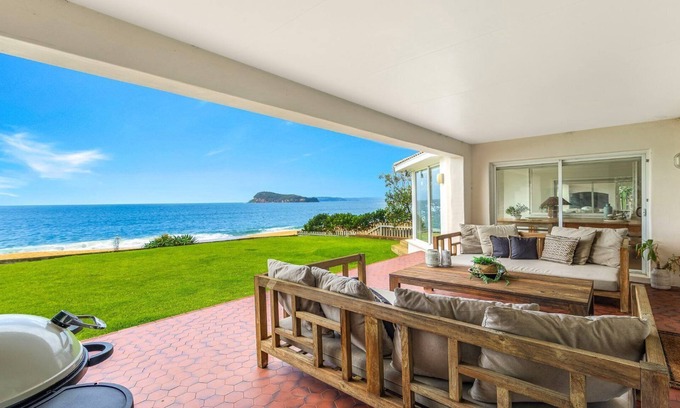 Pearl Beach House | Absolute Beachfront Beauty by HolidayCo.