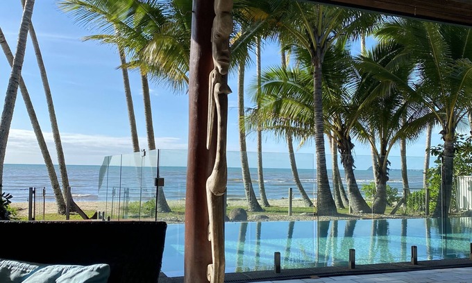 Newell House | ABSOLUTE BEACHFRONT- Bala Beach House on Newell Beach