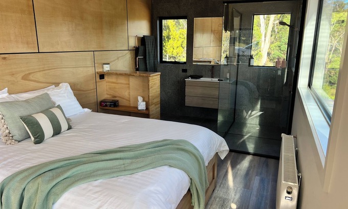 Launceston Tamar and the North Cabin | Absolute Bush Retreat in Launceston, secluded studio