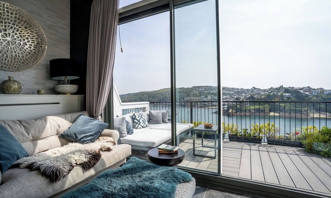 Fowey Apartment | Absolute Luxury and Calm in Marners Rock No 3 With Superb Sea Views