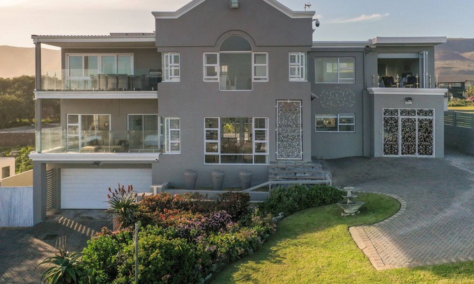 Sandbaai House | Absolute Ocean Boutique Guesthouse