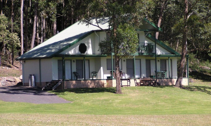 Longreach Ski Chalet | Absolute Waterfront - Grevillea Chalet At Shoalhaven Lodge