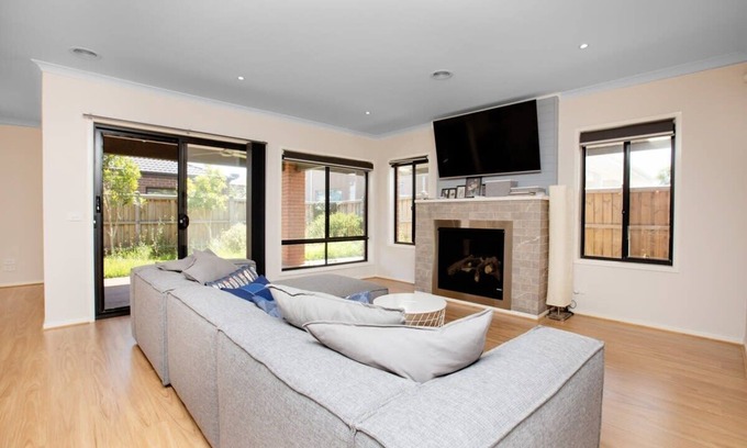 Point Cook House | Absolutely Stunning - Bayside Point Cook 5BR Home