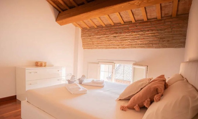 Ferrara Historic Centre Apartment | Access for guest