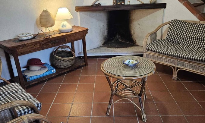 Capitana House | Accogliente Porzione di Villa a Pochi Passi dal Mare