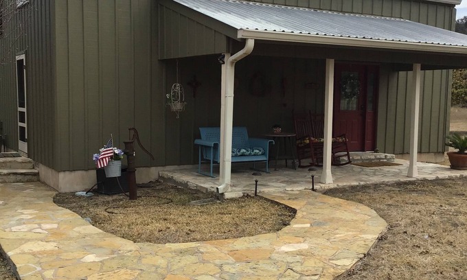 Fredericksburg House | ACE OF HEARTS The perfect getaway! Only 3.5 miles from Main Street.