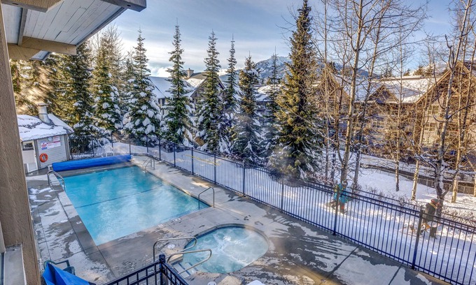 Upper Village Condo | Acer Vacations | Clean Renovated 2 Bedroom | Pool | W/D | Ski-in/Out | Greystone Lodge