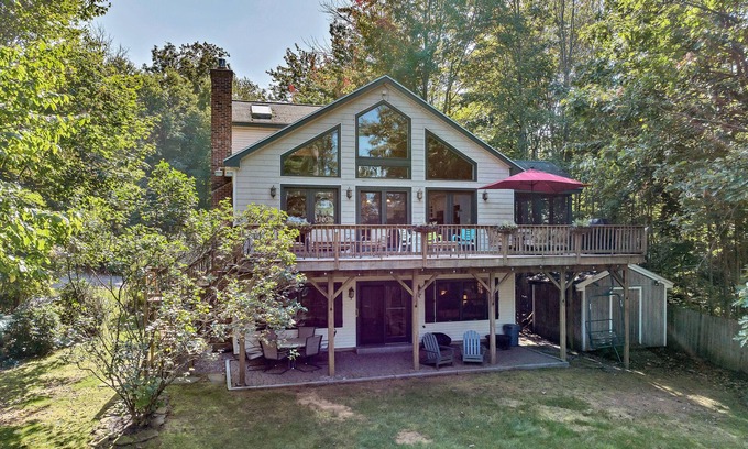 West Alton House | Acorn Lodge Lake Winnipesaukee