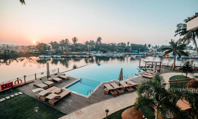 Baga Resort | Acron Waterfront Resort