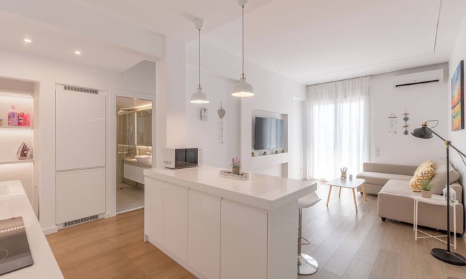 Anafiotika Apartment | Acropolis area 7 min walk to ancient sites and metro