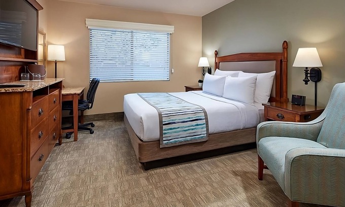 Coronado Hotel | Across from Island Escape! Close to Coronado Beach! Pool and Parking On-site!