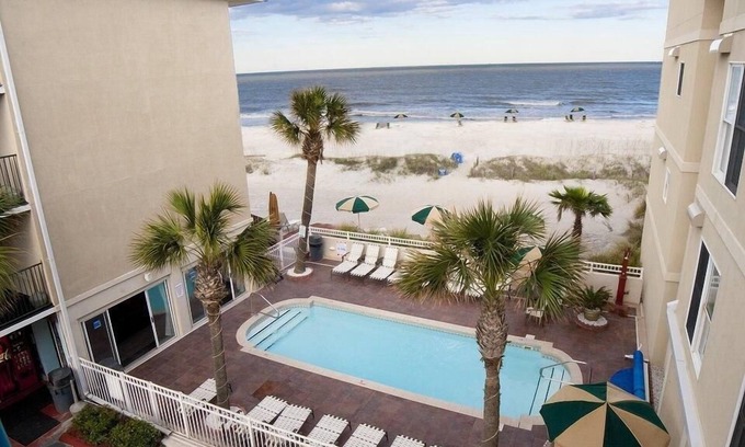 Tybee Island Hotel | ADA Compliant Room w/King Bed & Free WiFi