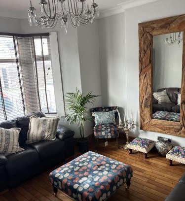 Grangetown House | Adanhouse-stockland spacious 5 bedroom house sleeps 12 private garden