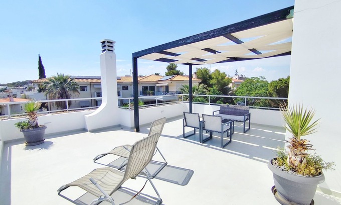 Vari-Voula-Vouliagmeni Apartment | Adelos Maisonette Near Vouliagmeni Beach