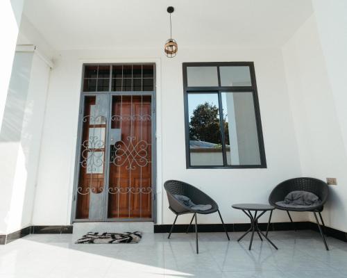 Dar es Salaam House | Adizo house - close to beach with AC, Washingmachine and Wifi