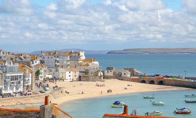 St Ives House | Admiral, central tucked away with garden & stunning sea views Festival now on.
