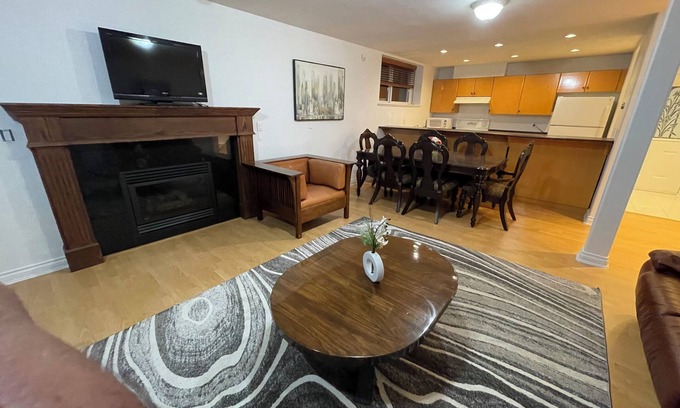 Hollyburn House | Adorable,2 bedrooms in West Vancouver