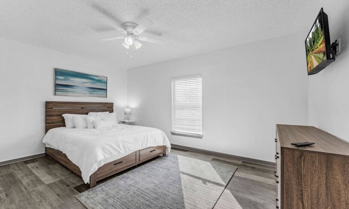 Dallas House | Adorable 3 BR Home 4 min from Dallas Lovefield Airport