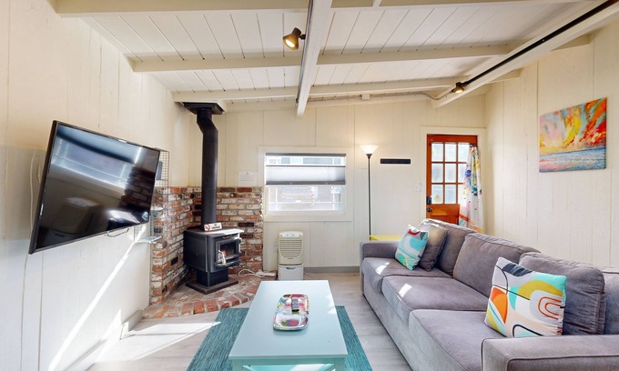 Opal Cliffs Cottage | Adorable & Airy Updated Beach Cottage w/Patio, New Kitchen & Bathroom